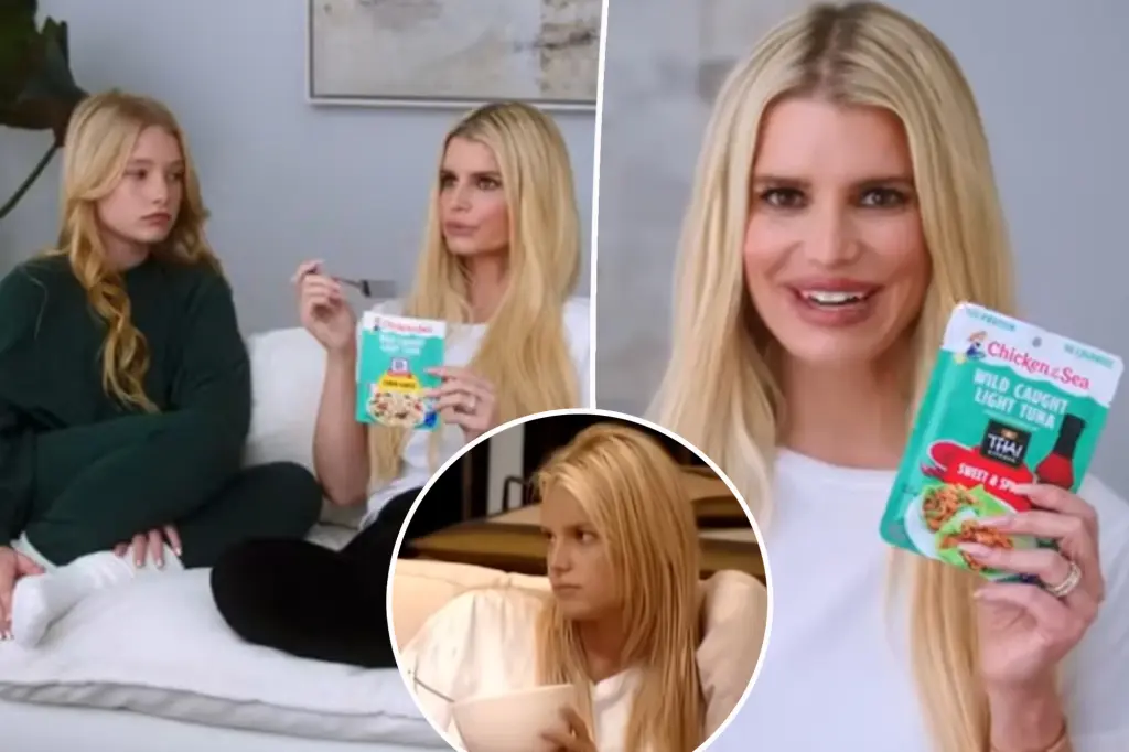 Jessica Simpson naśmiewa się z wirusowej pomyłki z Chicken of the Sea w nowej reklamie z córką Max