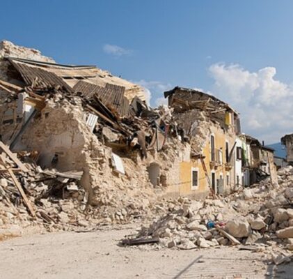 382. Erdbeben – Einwirkung der Natur oder Angriff?