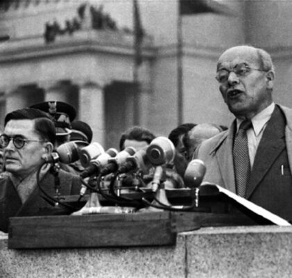 390. Okres błędów i wypaczeń