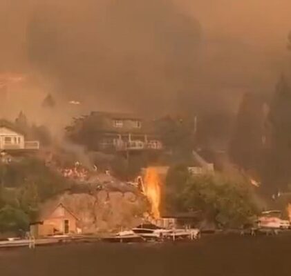 516. Einige Häuser brennen, Bäume nicht