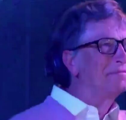 780. Sie tanzten und klatschten