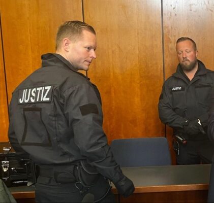 779. Neonazis auf Steroiden