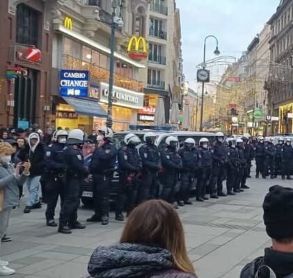 904. Quo fugis, Europa?