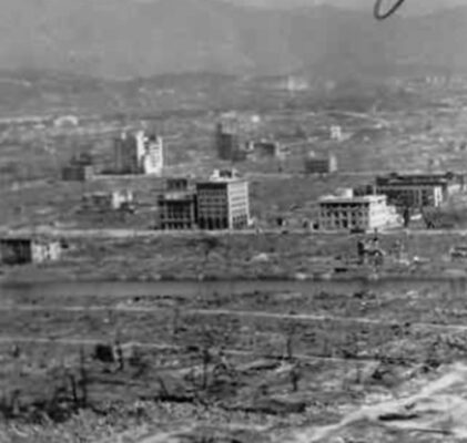 990. Ein Verbrechen größer als Hiroshima