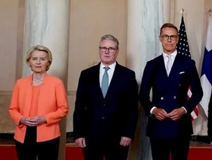 1040. Statyści na uboczu