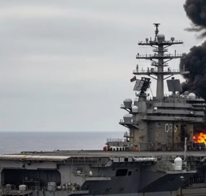 1209. Ein brennender Flugzeugträger